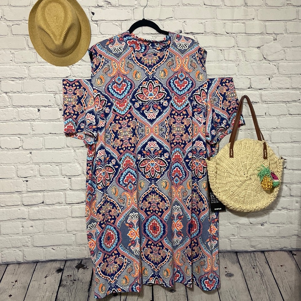 Avenue / 30/32 / Cold Shoulder Dress